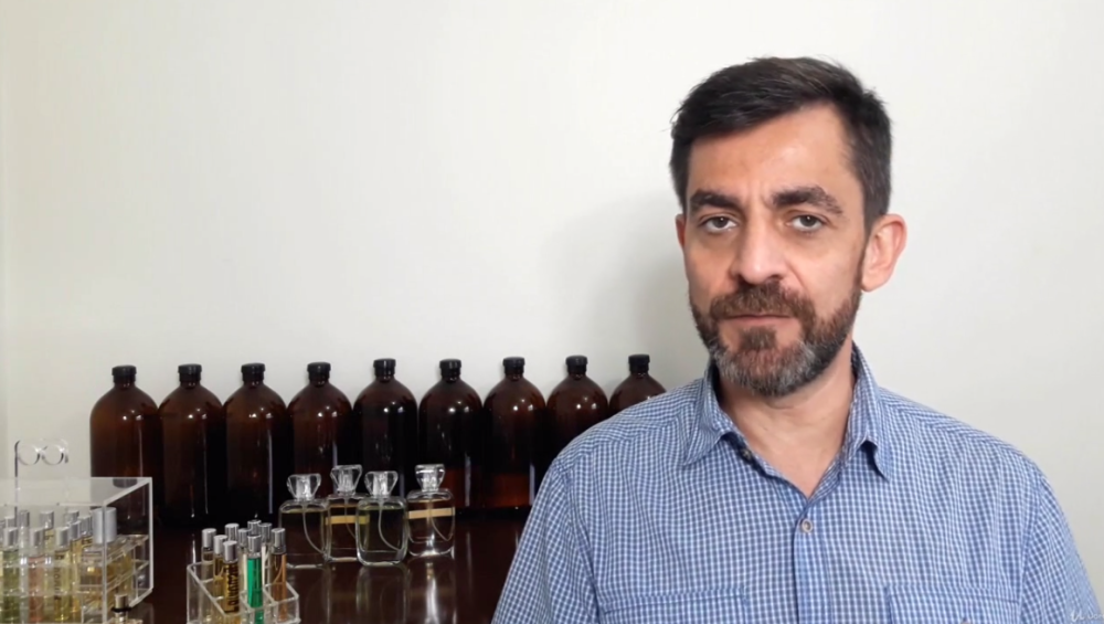 Curso de Perfumaria Artesanal - Renato Fogeti